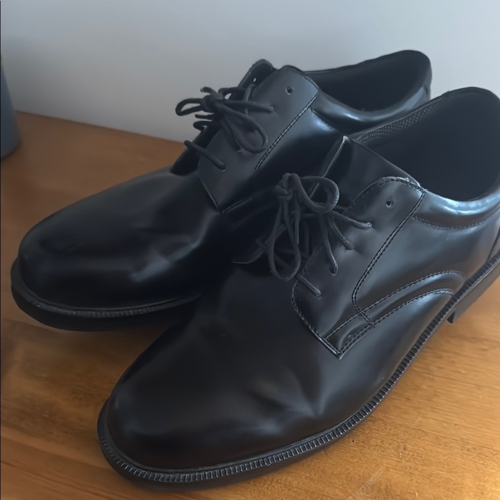 Classic Black Oxford Dress Shoes with Polished Finish
